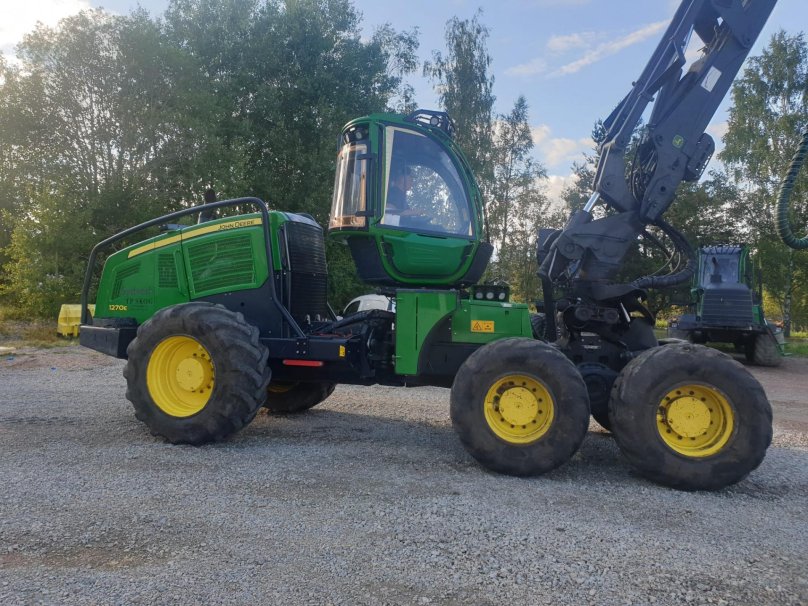 Харвестер John Deere 1270e