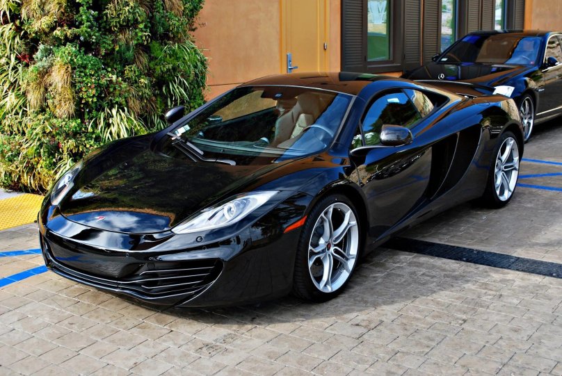 Макларен mp4-12c черный