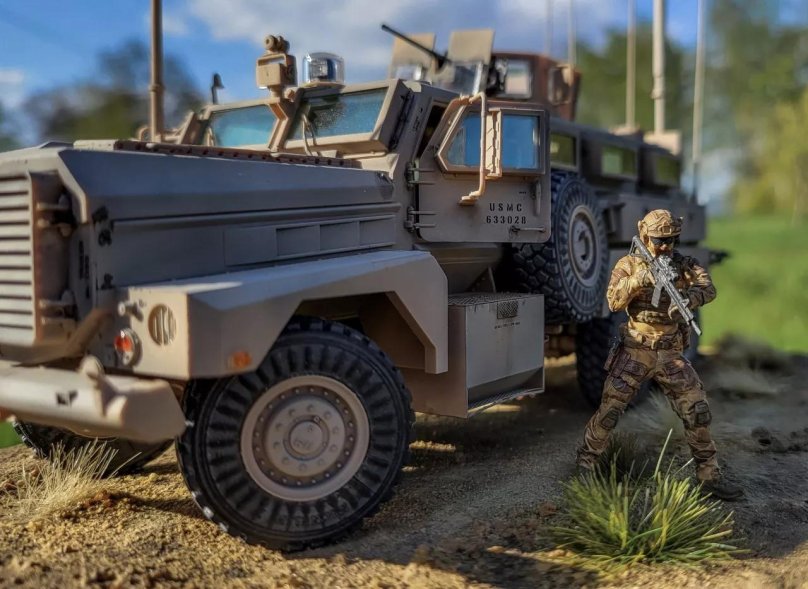 Броневик модель 1: 35 из резинопластика