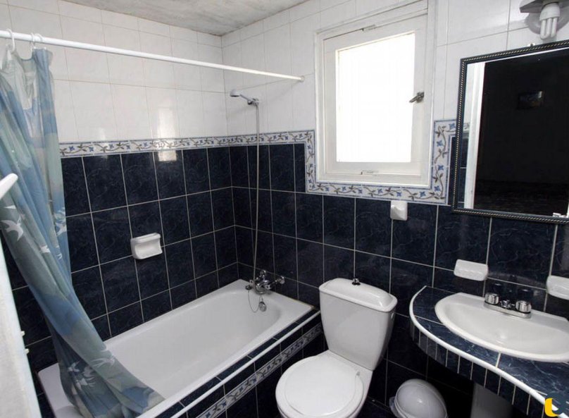 Ванная хрущевка черно белая