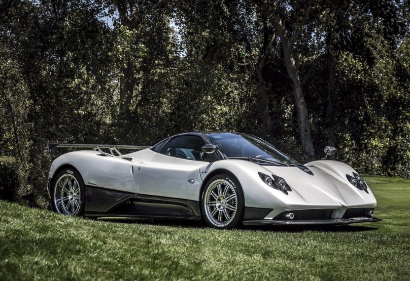 Машина Pagani Huayra