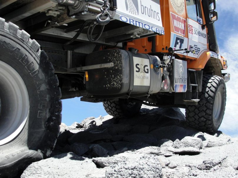 Грузовые колеса на обои