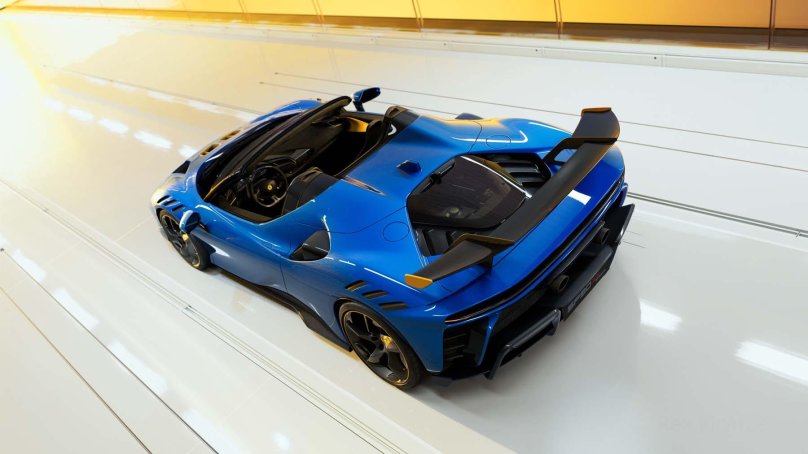 Феррари сф90