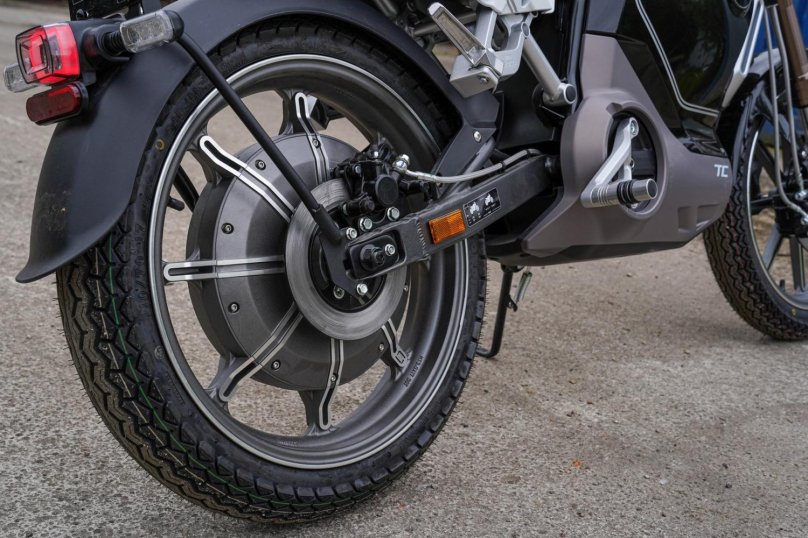 Электромотоцикл White Siberia super SOCO TC