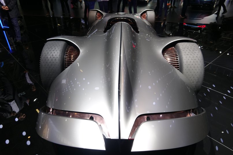Mercedes Vision EQ Silver arrow frontveuv