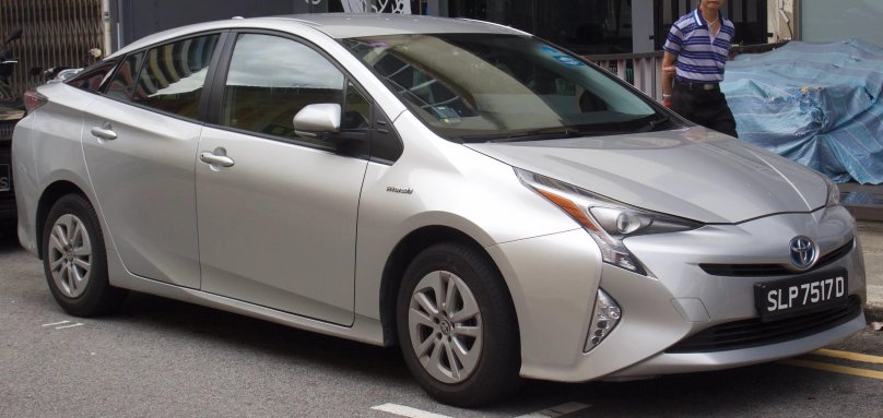 Тойота Приус седан