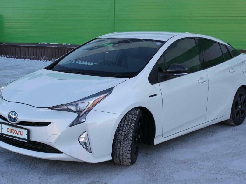 Тойота Приус 2015