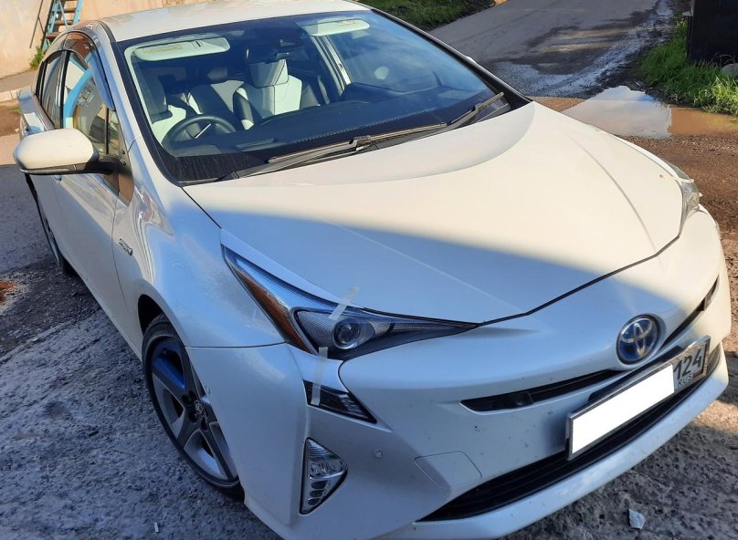 Фара на Тойота Приус 50