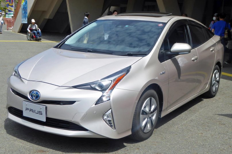 Тойота Приус 50