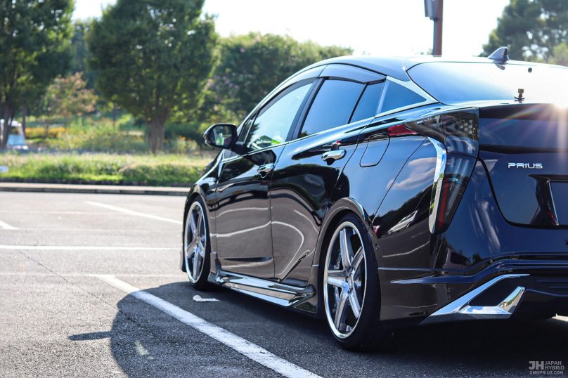 Фото фото обвеса моделиста на Toyota Prius