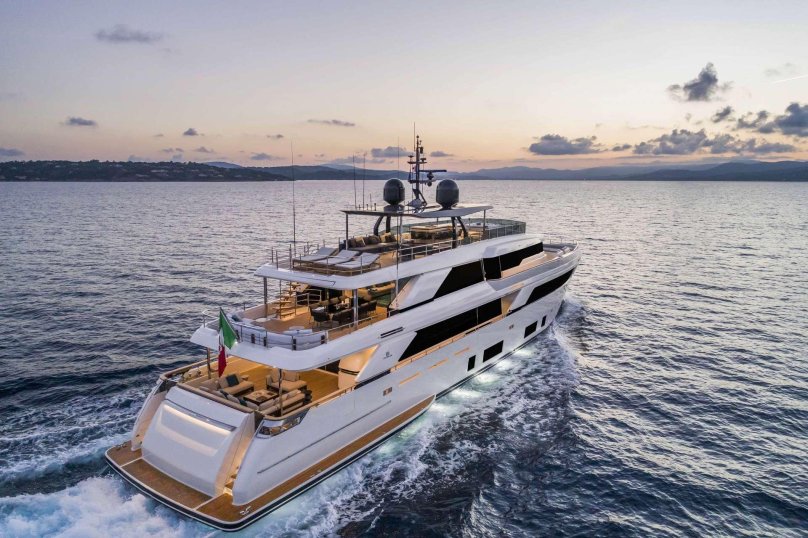 Яхта Navetta 37