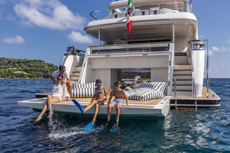 Custom line Navetta 37