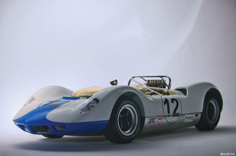 Макларен Elva