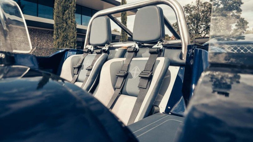 Кузов из углеволокна таких всего 7 штук в мире