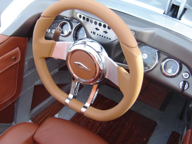 Коричневая машина