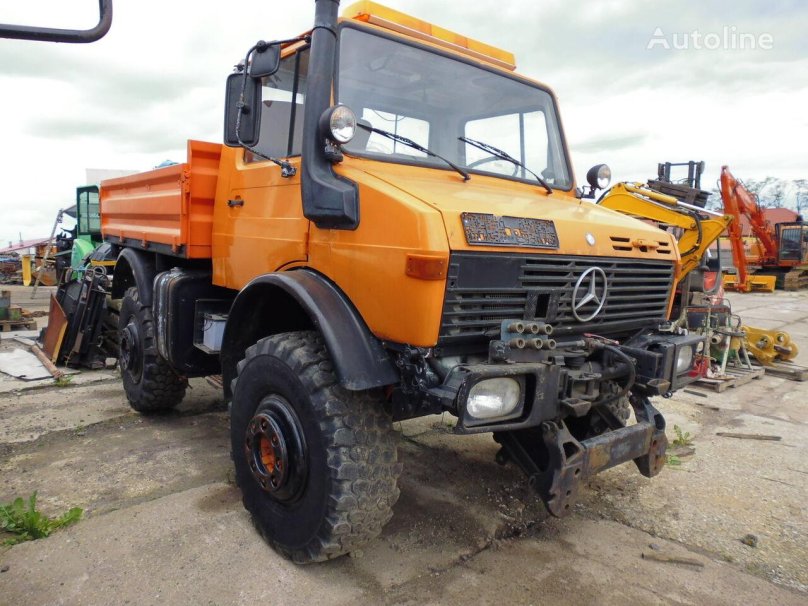 Унимог самосвал