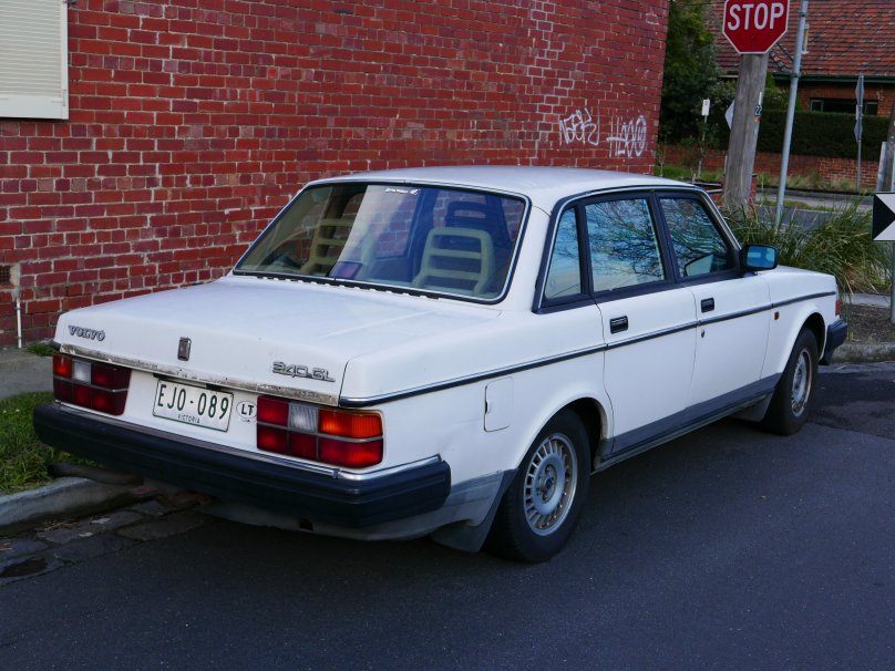 Вольво 240 седан