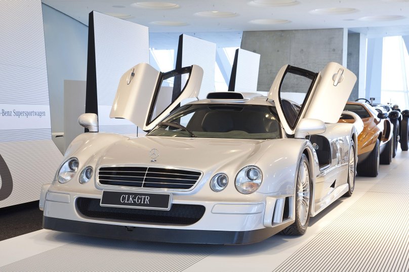 Мерседес Бенц CLK GTR