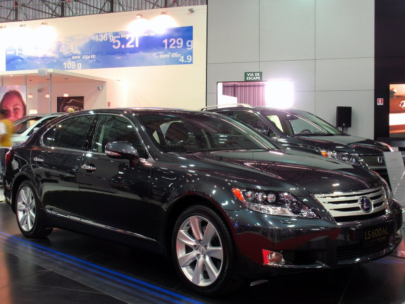 Lexus ls600hl 2010