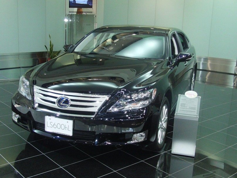Лексус 600hl