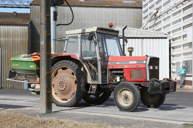 Трактор мастер Фергюсон