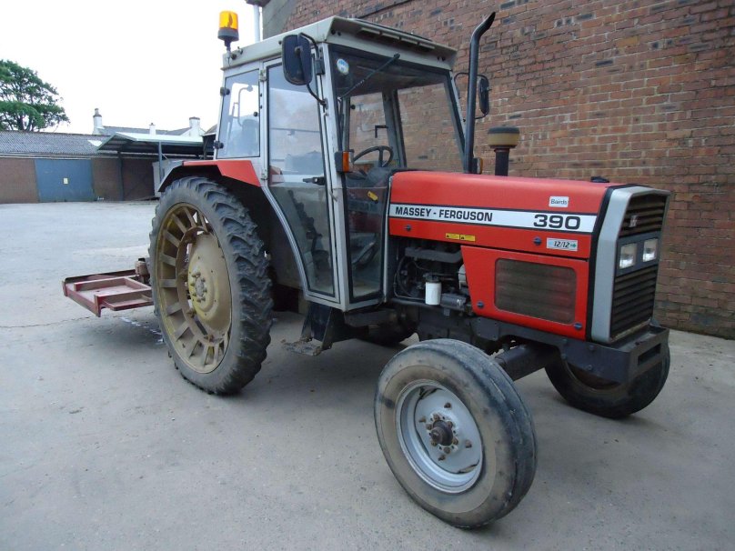 Massey Ferguson 390