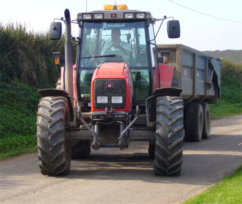 Трактор Massey Ferguson