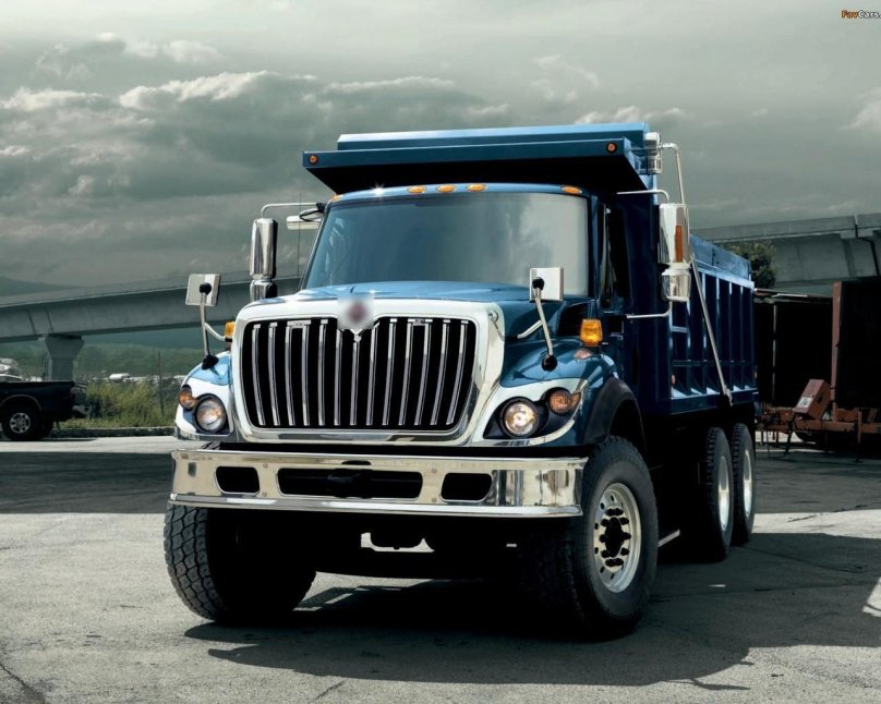 Самосвал International 7600