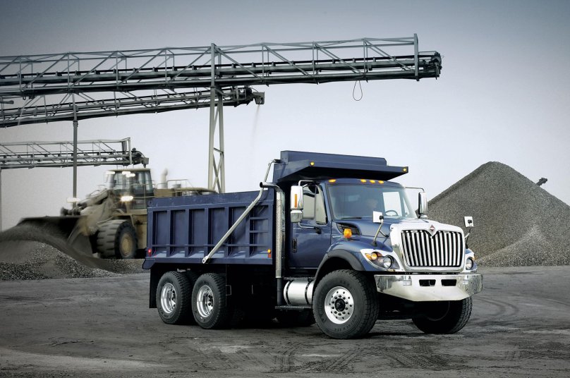Самосвал International 7600