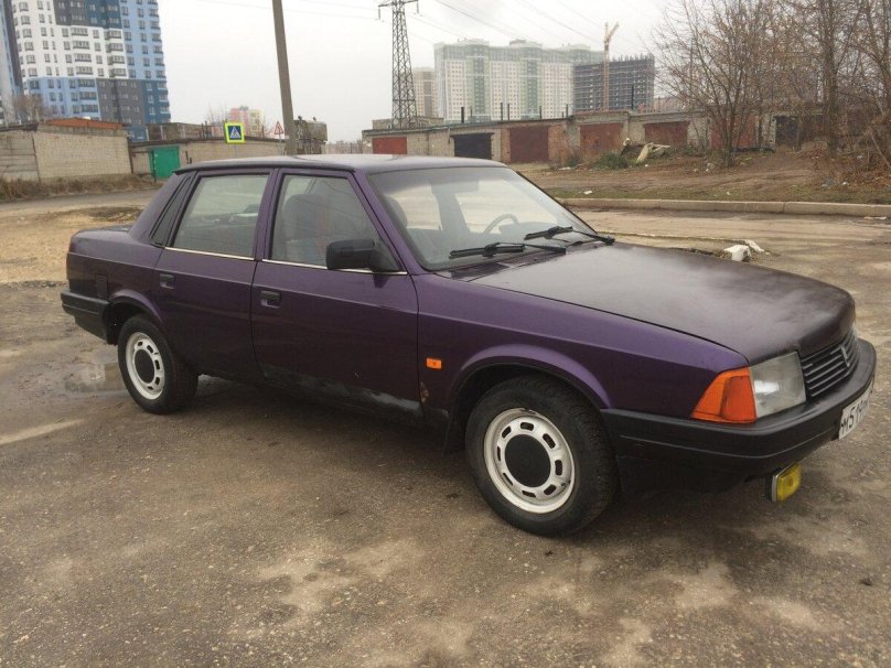 Фиолетовый Москвич
