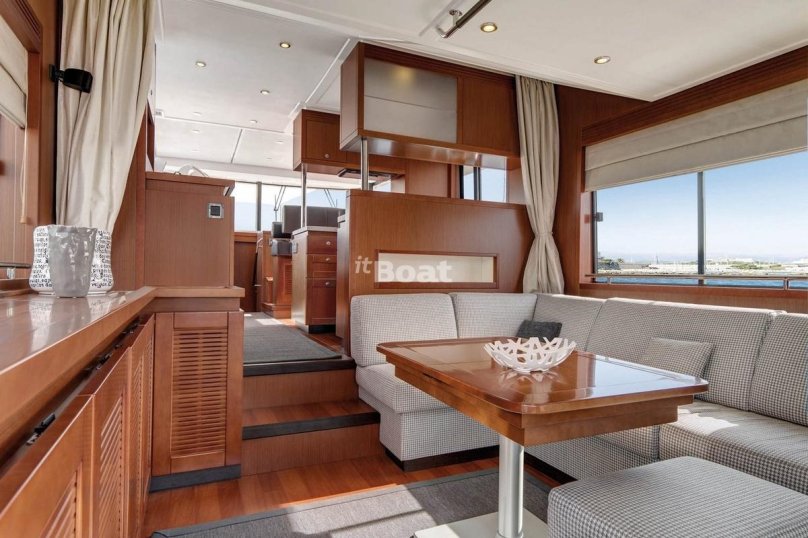 Яхта Swift Trawler 50