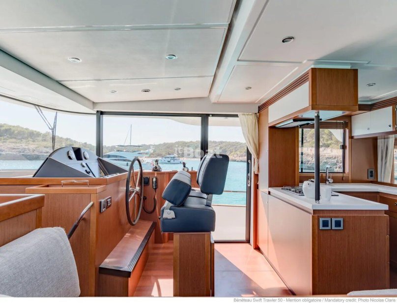 Яхта Swift Trawler 50