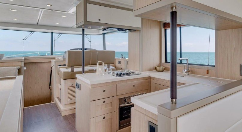 Яхта Beneteau 50