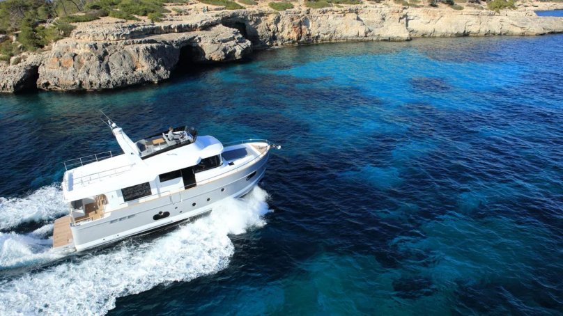 Яхта Beneteau 50