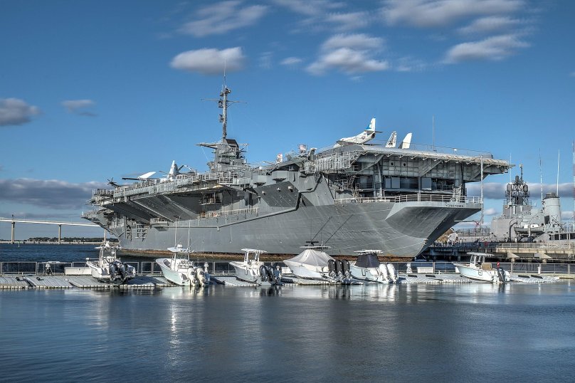 Авианосец USS Yorktown
