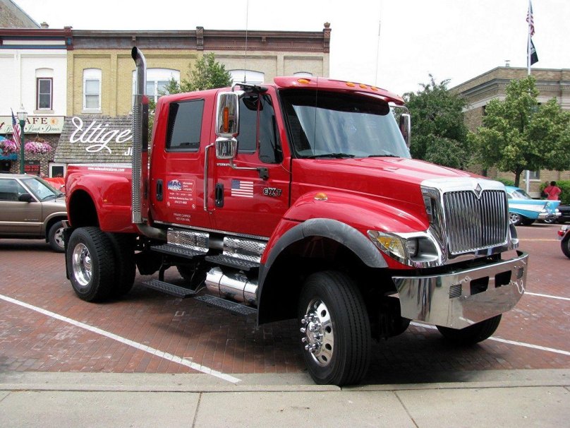 International 7300 CXT