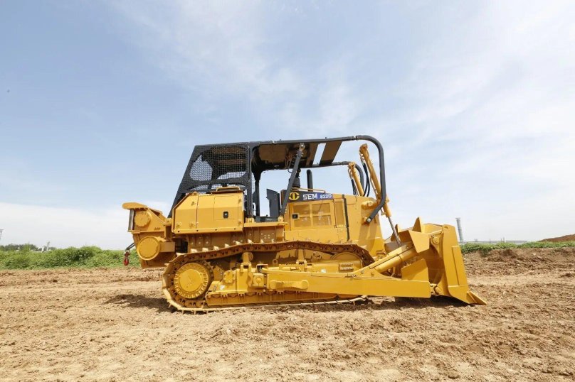 Бульдозер sem 822
