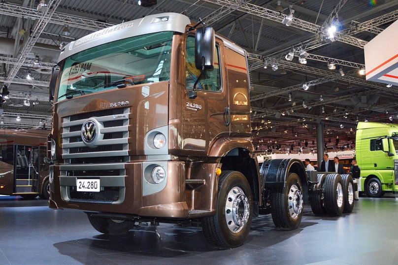 Volkswagen Constellation 8x2