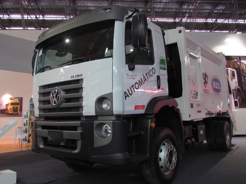 Volkswagen Constellation Military