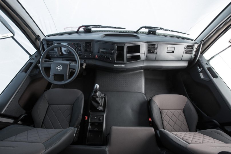 Volkswagen Constellation 25.420