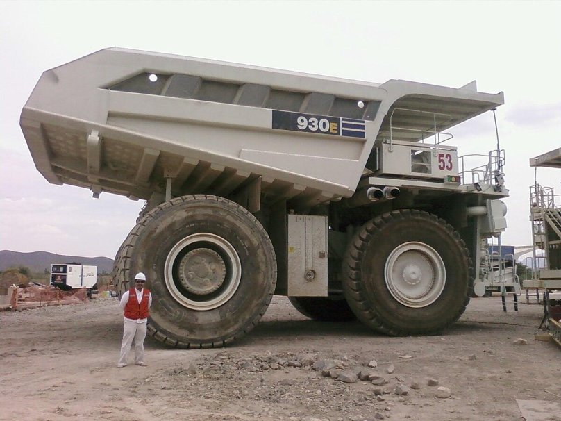 Самосвал Komatsu 930e