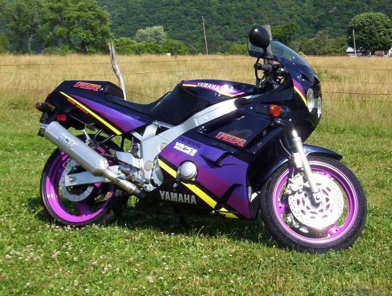 Yamaha FZR 600 пластик