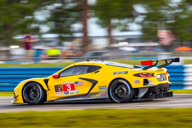 Corvette c8 r