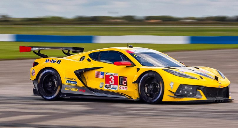 Corvette c8 r