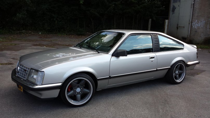 Opel Monza 30 e