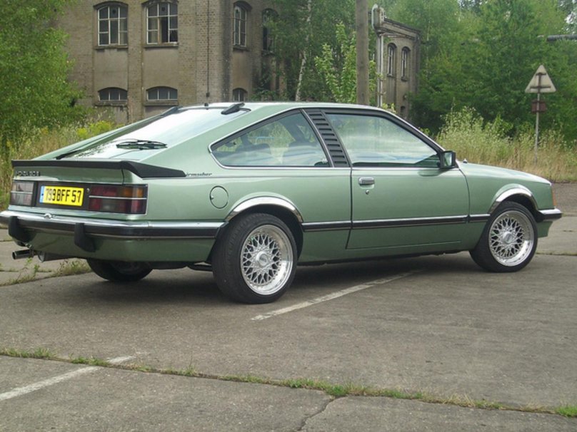 Opel Monza 30 e