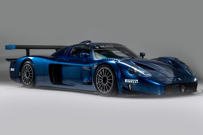 Суперкар Мазерати MC 12