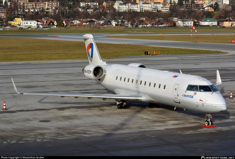 Bombardier crj200 самолет