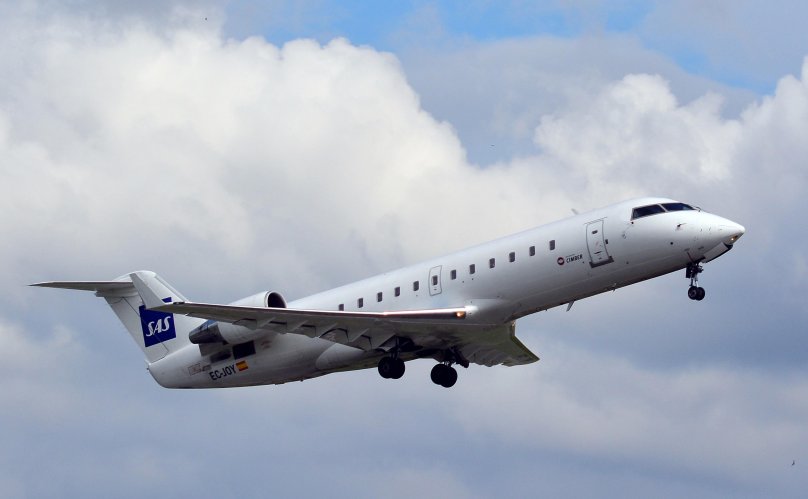 Mitsubishi CRJ-200lr