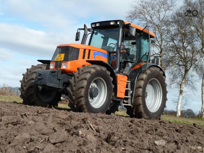 Трактор Террион 3180